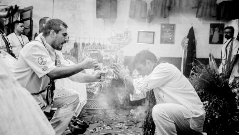 Leia o artigo O que é Umbanda?