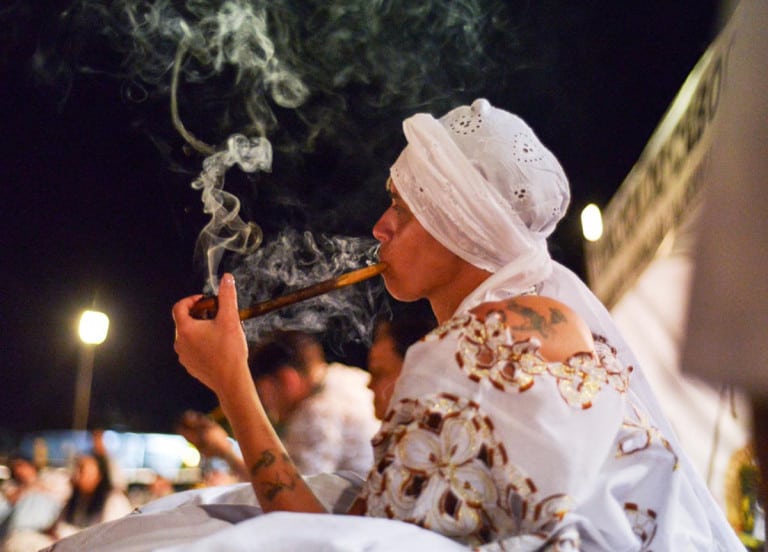 Leia o artigo Pele branca, alma negra: a identificação espiritual