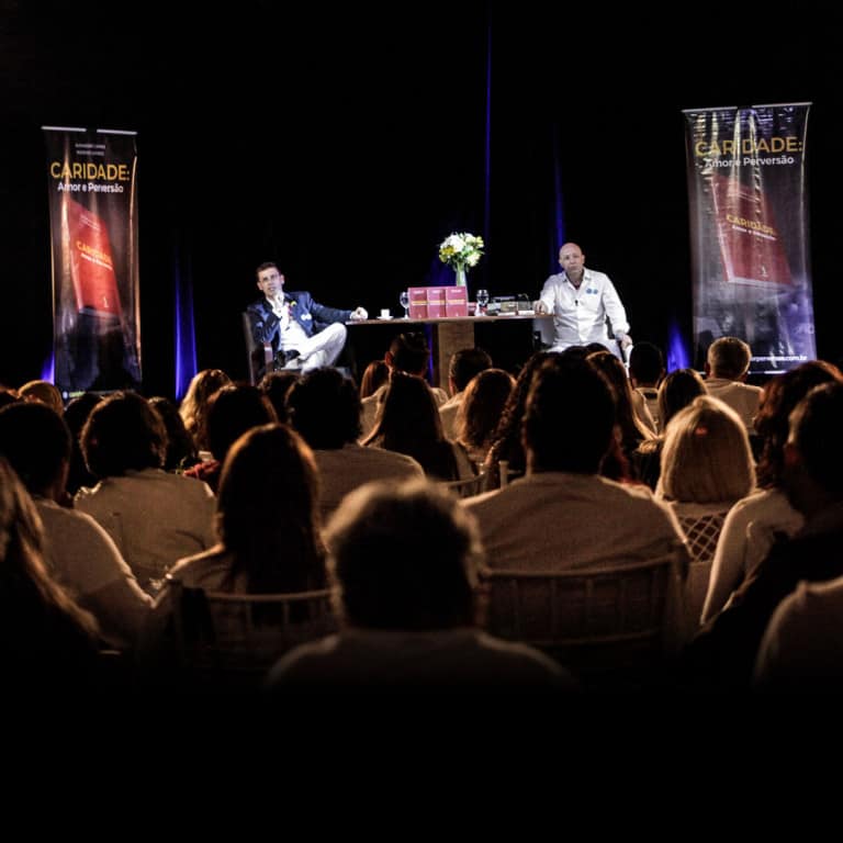 Leia o artigo Bienal do Livro RJ com Alexandre Cumino e Rodrigo Queiroz