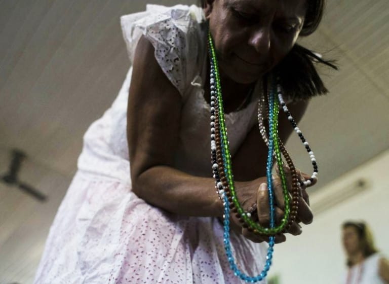 Leia o artigo Cores de guias dos Orixás na Umbanda