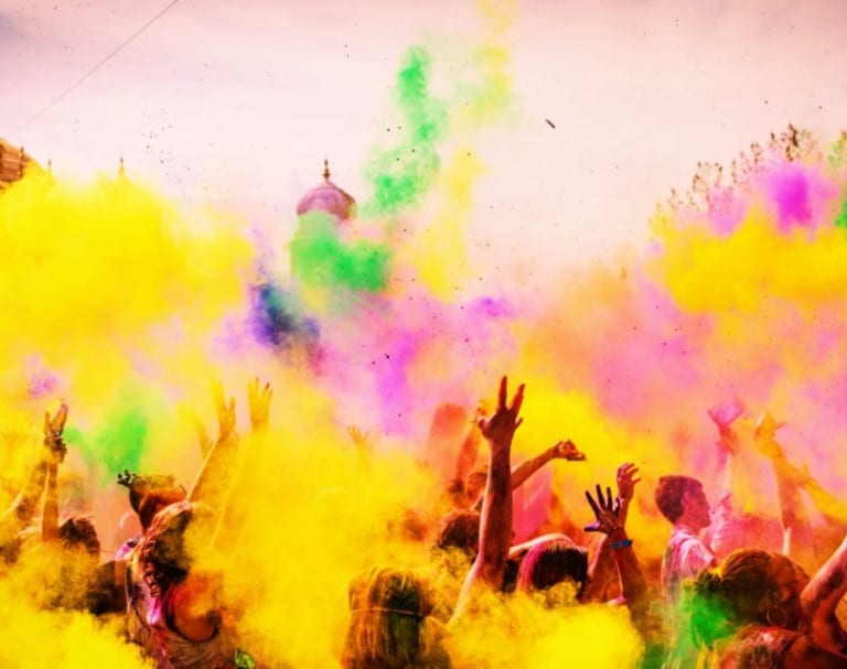 Leia o artigo Cor Ano Novo 2018: saiba qual usar de acordo com seu aniversário