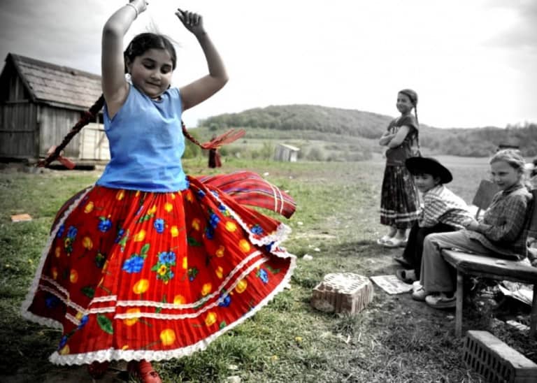 Leia o artigo Linha dos Ciganos não é Linha do Oriente na Umbanda. Entenda.