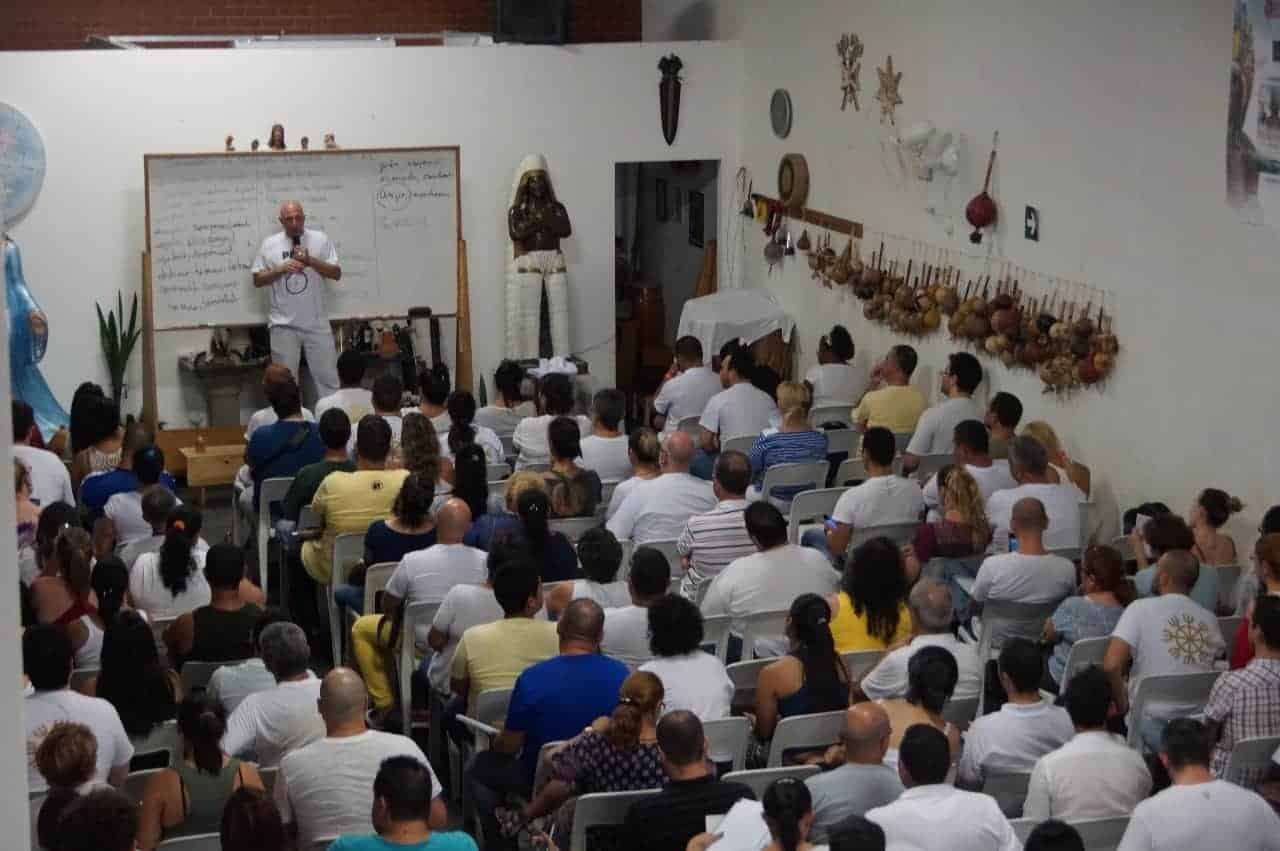 Sacerdote ou Dirigente: como chamar os que estão à frente dos Terreiros? 3 Sacerdote ou Dirigente: como chamar os que estão à frente dos Terreiros? 3