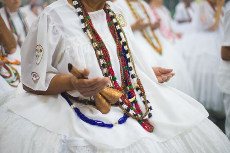 Leia o artigo Materiais para fazer guias de Entidades na Umbanda