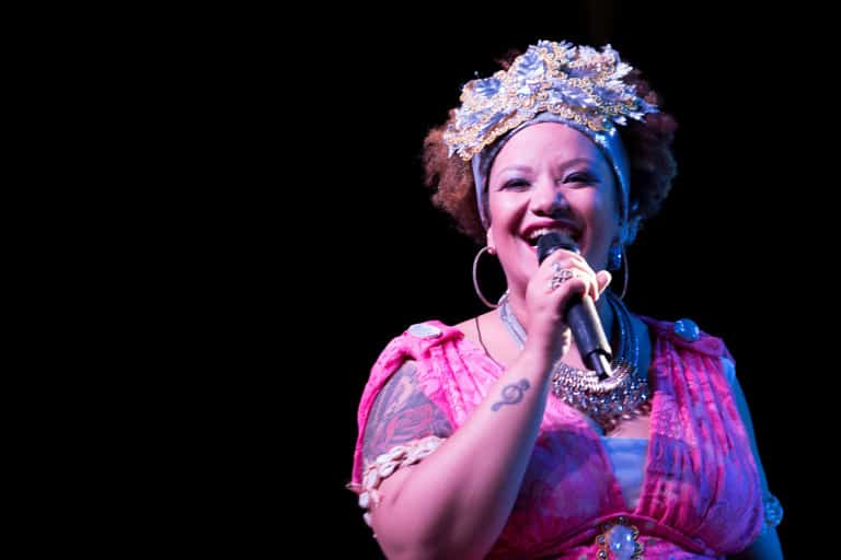 Leia o artigo Ponto de Oxumaré interpretado por Juliana D Passos