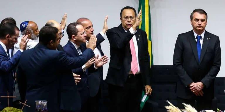 Leia o artigo Terrivelmente evangélico: exagero ou perigo?