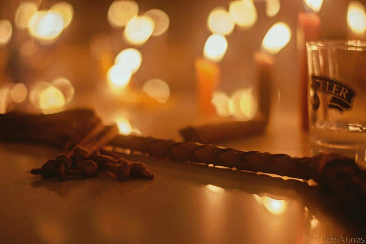 Firmezas com velas: saiba como fazer e conheça os benefícios 2 firmezas com velas