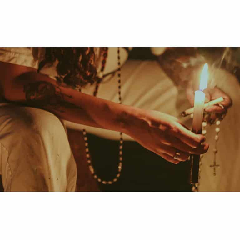 Leia o artigo Vovó Maria e a lição do terço