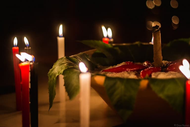 Leia o artigo Firmezas e assentamentos na Umbanda: entenda