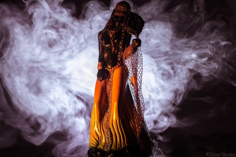 Leia o artigo Oxum e o espelho: por que Ela carrega um?